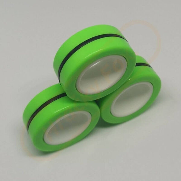 set tří magnetický antistresových prstenů v zelené barvě