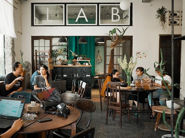 Setkání s Podivnými Postavami